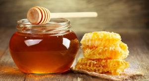 بينها العسل ..  5 مكونات طبيعية تُخفف من آلام التسنين