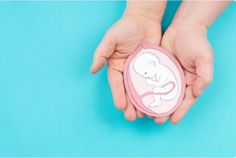 كيف يؤثر الحمل الأول على دماغ المرأة؟