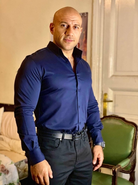 أحمد مكي يحرّر محضراً ضد مديرة أعماله