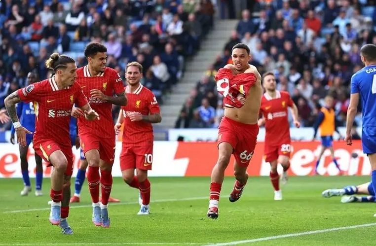من هو اللاعب الوحيد الذي بكى محمد صلاح عند رحيله؟