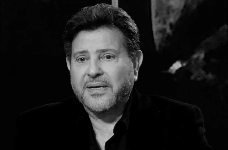 بيعملوا تريندات على جثثنا ..  أشرف زكي: جهزت مفاجأة بعد جنازة أمير الغناء العربي (فيديو)